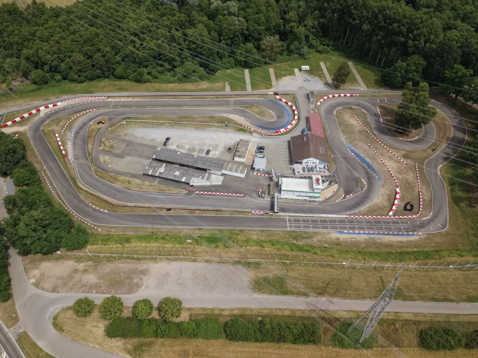 Luftbild der gesamten Kartbahn Liedolsheim