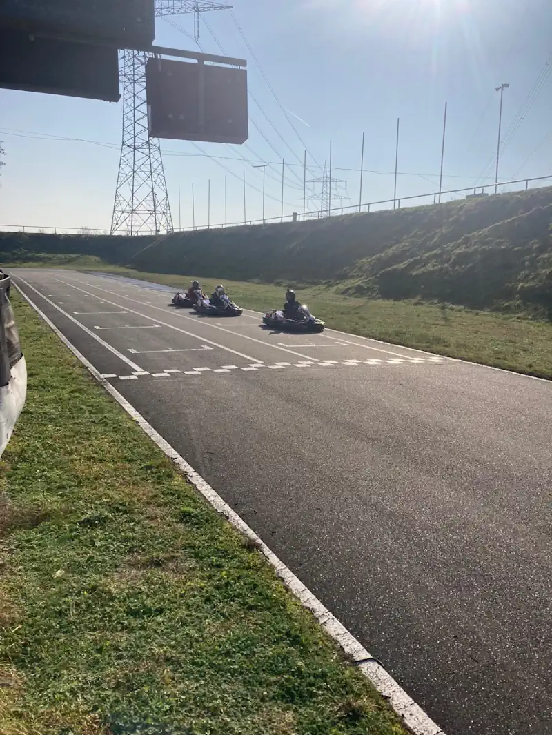 Start-Ziel-Bereich der Kartbahn Liedolsheim